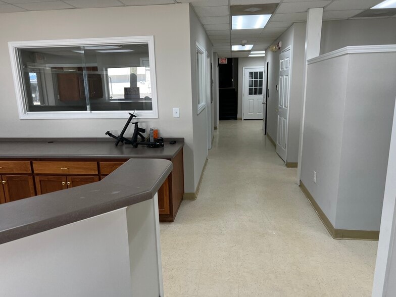 More Photos Of 651 W Broad St, Athens Office For Lease