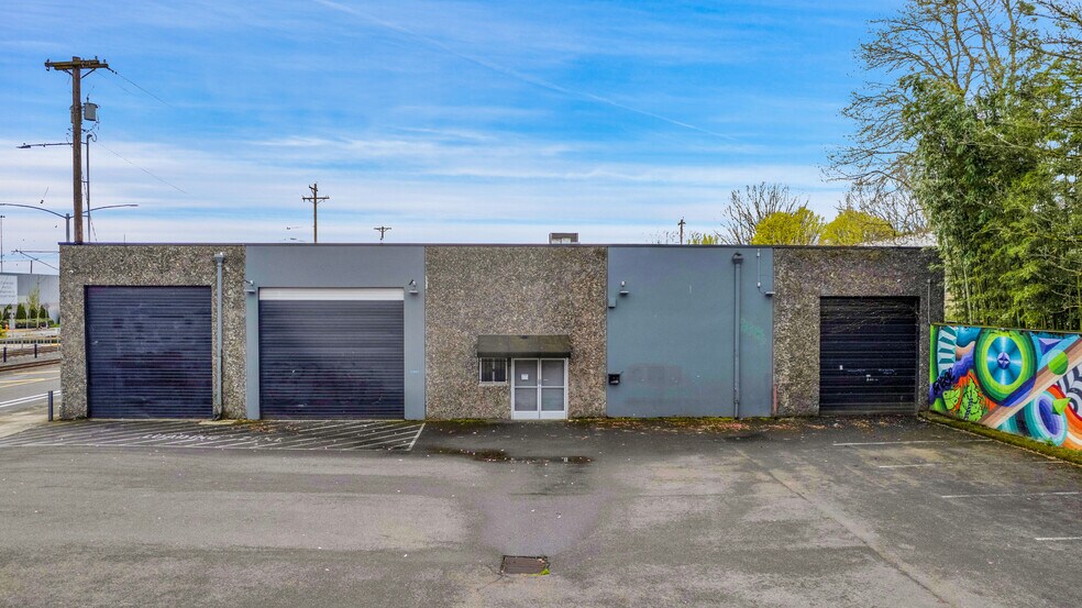 More Photos Of 3365 SE 17th Ave, Portland Warehouse For Lease