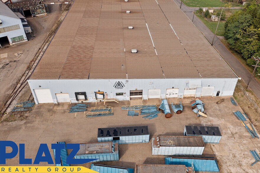 More Photos Of 1001 E Broadway St, Alliance Industrial For Lease