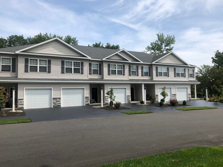 More Photos Of Ridge Manor Court, Niskayuna Apartments For Sale
