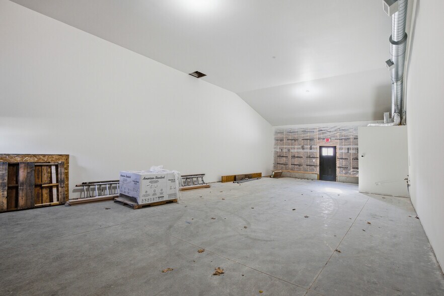 More Photos Of 300 Exeter Rd, Hampton Industrial For Sale