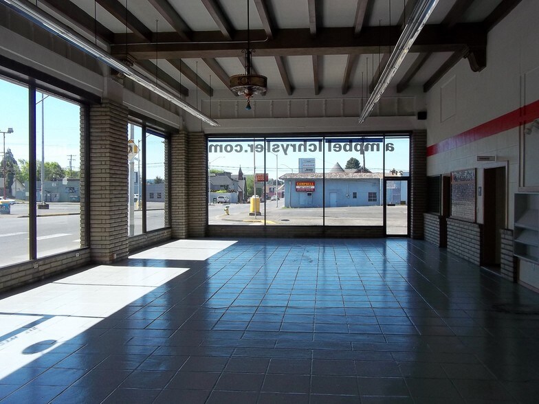 More Photos Of 207-217 W Main St, Centralia Unknown For Lease