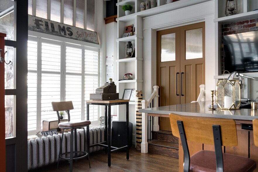 More Photos Of 606 Meredith Rd NE, Calgary Restaurant For Sale