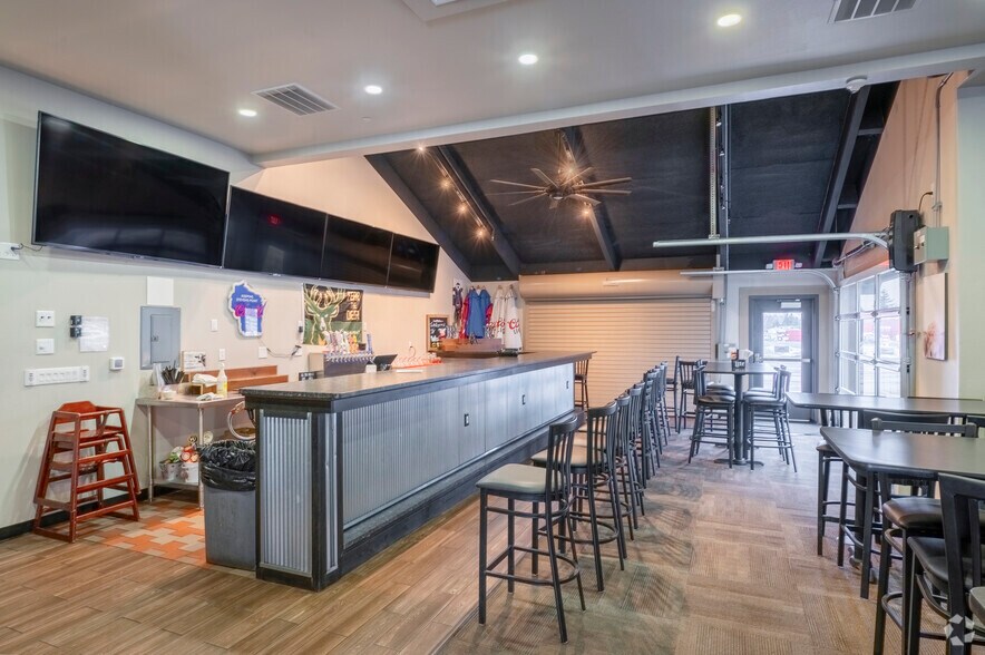 More Photos Of 1400 Commerce Pl, Plover General Retail For Sale