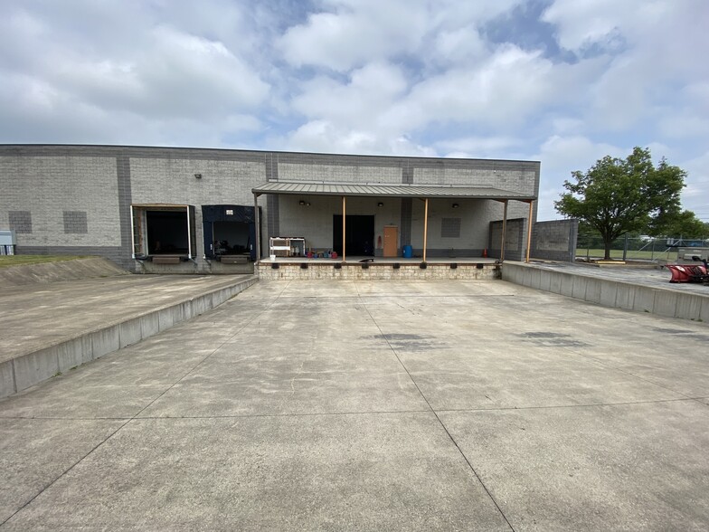 More Photos Of 21600 Miles Rd, North Randall Flex For Lease