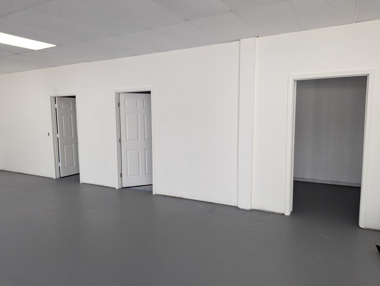 More Photos Of 458 W 434, Longwood Freestanding For Lease