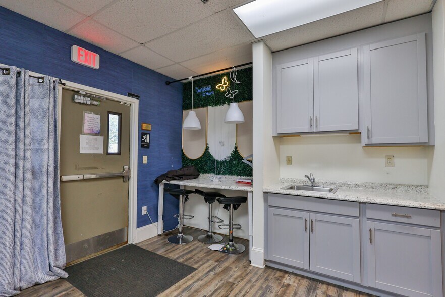 More Photos Of 541 Seneca St, Fountain Hill Healthcare For Sale