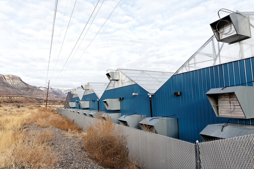 More Photos Of 111 Diamond Loop, Parachute Warehouse For Lease