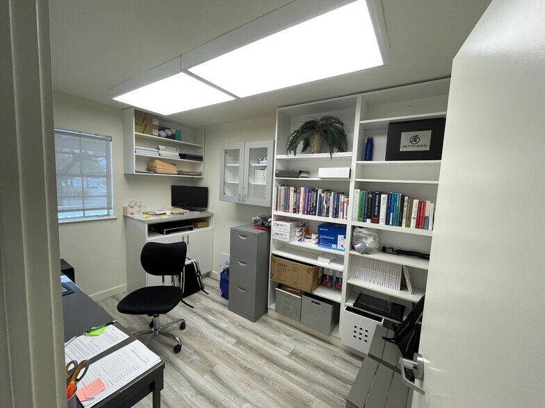 More Photos Of 17006 San Pedro Ave, San Antonio Medical For Lease