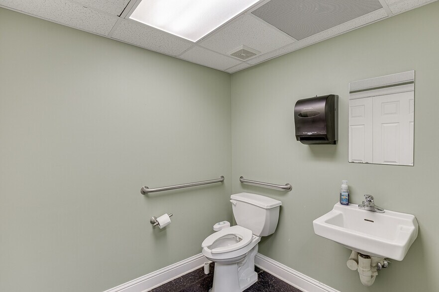 More Photos Of 743 Church St, Buford Office For Sale
