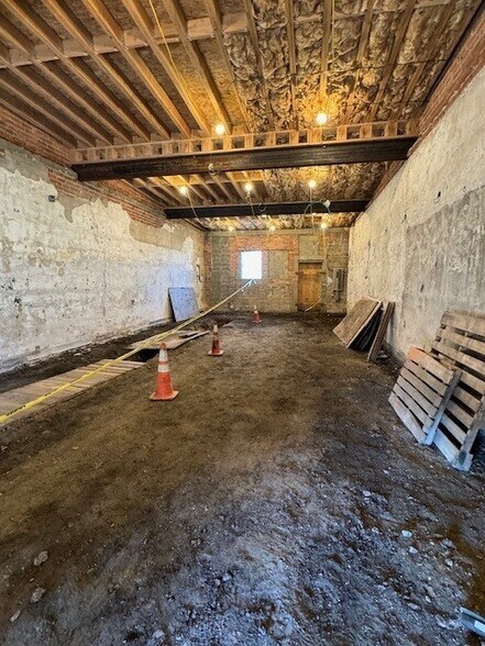 More Photos Of 10331 Hamilton Ave, Detroit Storefront Retail Office For Lease