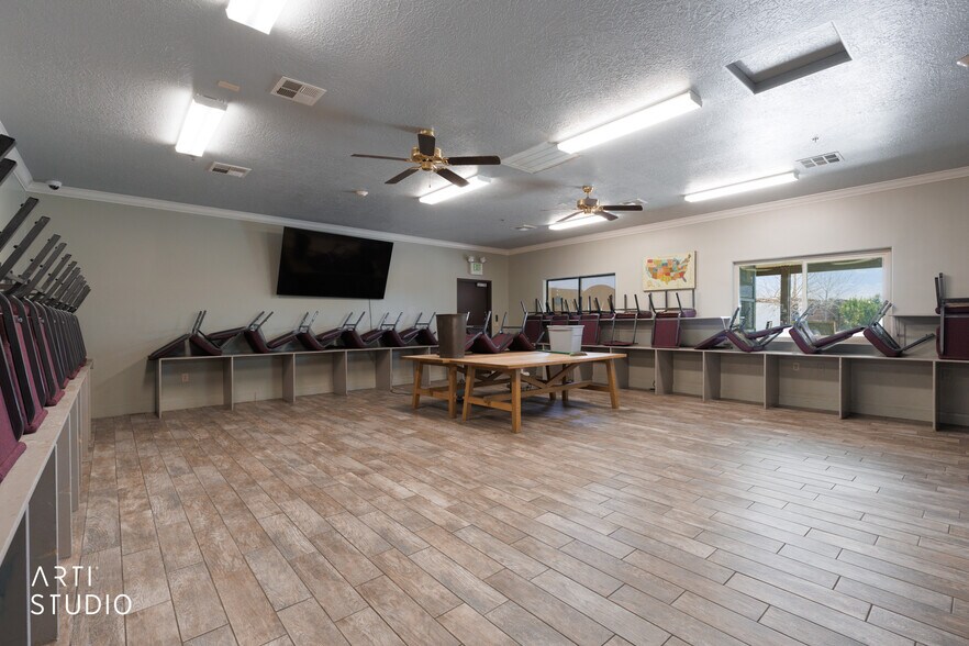 More Photos Of 3767 S Scenic Blvd, Littlefield Flex For Sale