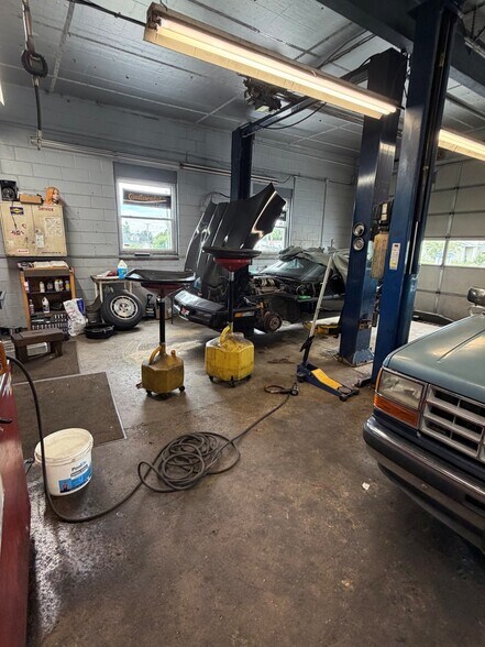 More Photos Of 1529 E Philadelphia Ave, Gilbertsville Auto Repair For Sale