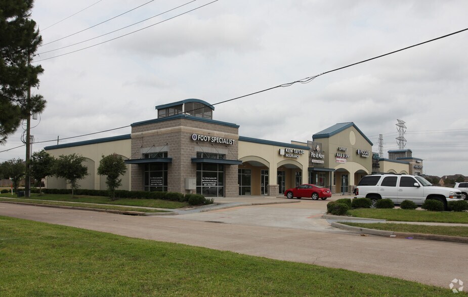 More Photos Of 9405 Huffmeister Rd, Houston Storefront Retail Office For Lease