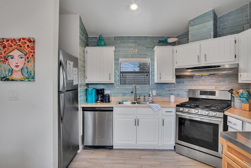 More Photos Of 801 South 9th St, Port Aransas Freestanding For Sale