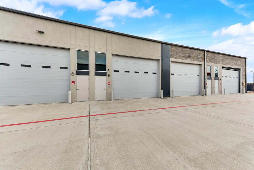 More Photos Of 6767 All Stars Ave, Frisco Self Storage For Sale