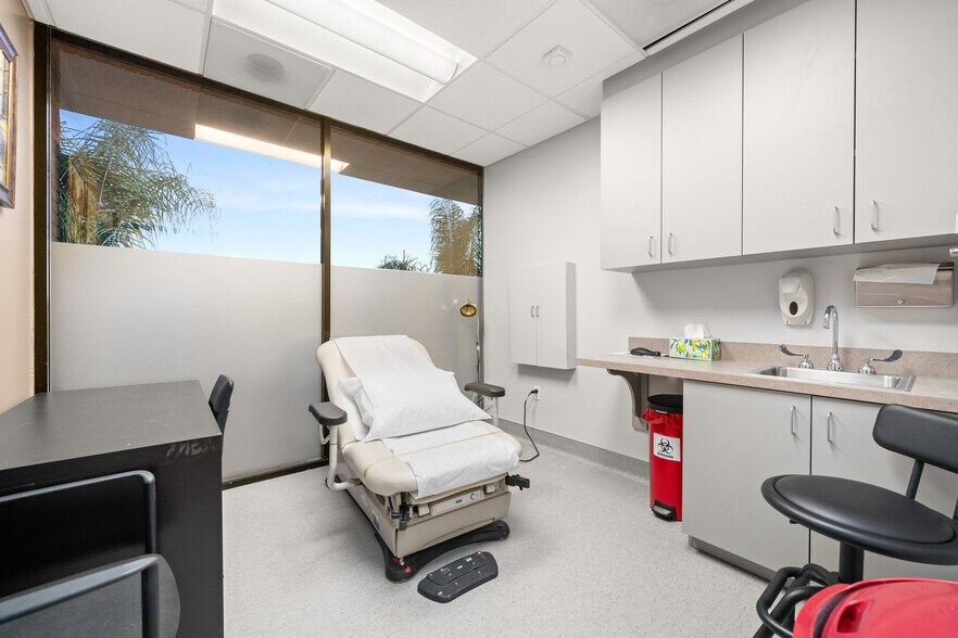 More Photos Of 15944 Los Serranos Country Club Dr, Chino Hills Coworking Space