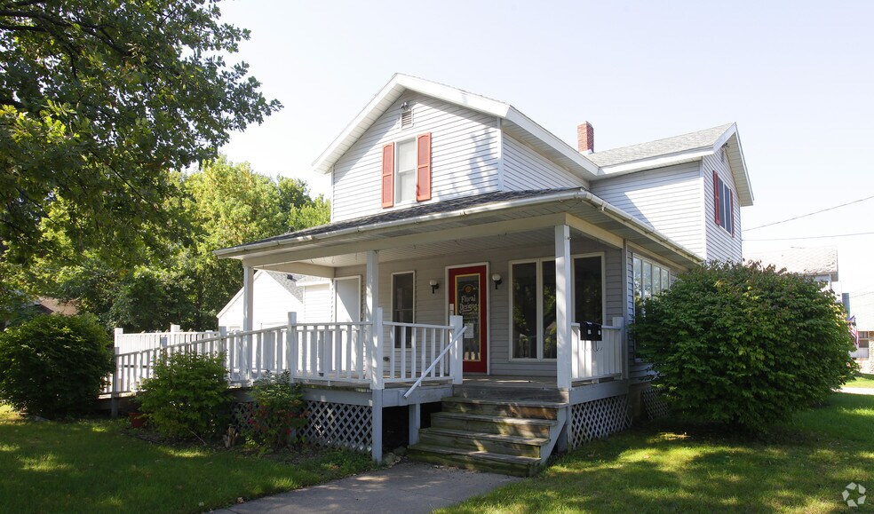 More Photos Of 502 W State St, Hastings Freestanding For Sale