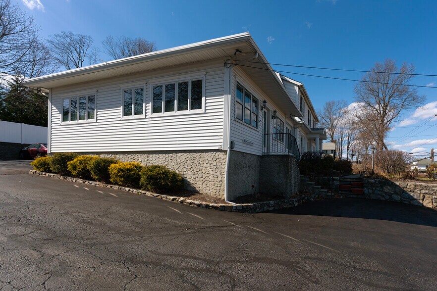 More Photos Of 105 Gleneida Ave, Carmel Office For Sale