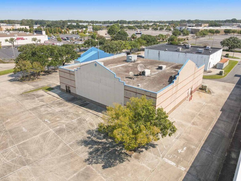More Photos Of 8686 Florline Blvd, Baton Rouge Freestanding For Lease