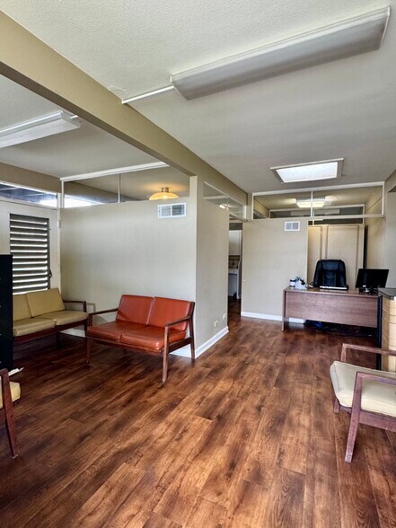 More Photos Of 611 N Esplanade St, Cuero Medical For Sale