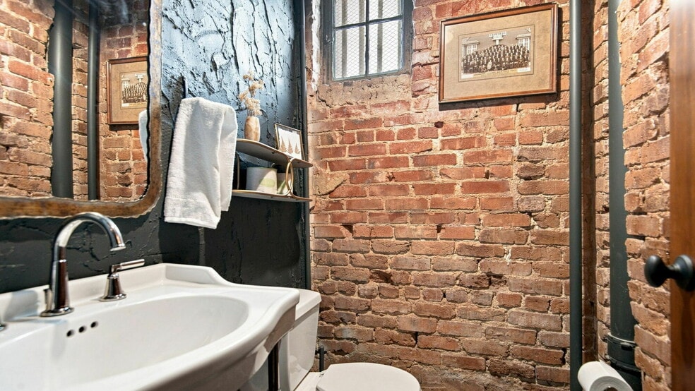 More Photos Of 304 S Gay St, Knoxville Office Residential For Sale