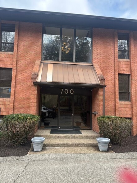 Primary Photo Of 700 McKnight Park Dr, Pittsburgh Office For Sale