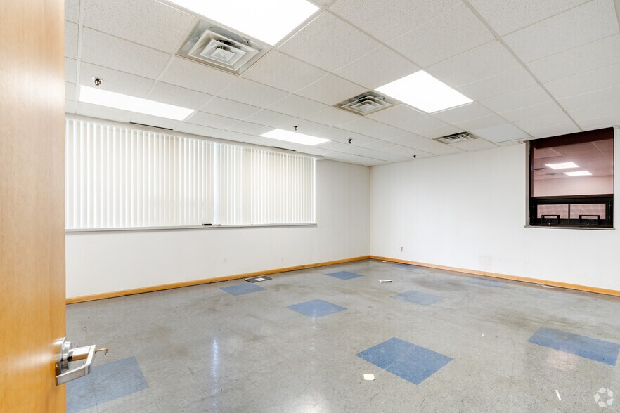 More Photos Of 10800 Ford Rd, Dearborn Warehouse For Lease