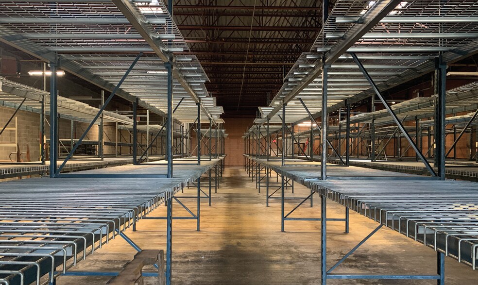 More Photos Of 130 W Oxmoor Rd, Birmingham Light Distribution For Lease