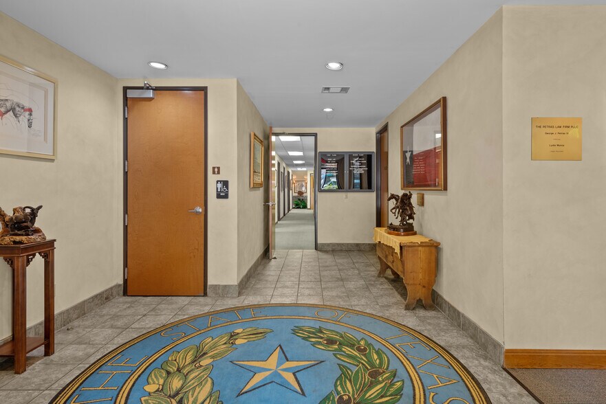 More Photos Of 1504 San Antonio St, Austin Loft Creative Space For Sale