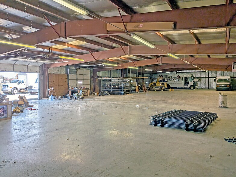 More Photos Of 900 S 45th St, Mount Vernon Flex For Lease