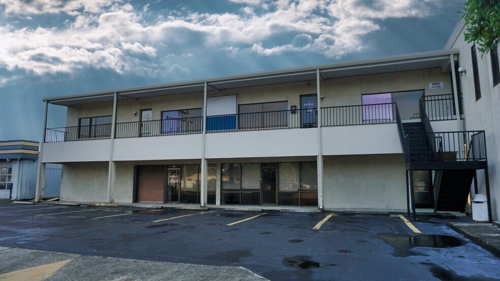 Primary Photo Of 15 E Montgomery Cross Rd, Savannah Office For Lease
