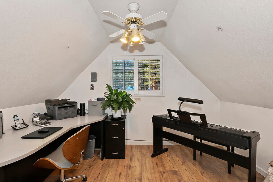 More Photos Of 39226 N Shore Dr, Fawnskin Restaurant For Sale