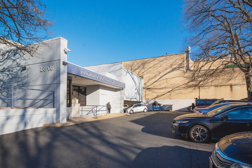 More Photos Of 15806 Northern Blvd, Flushing General Retail For Sale