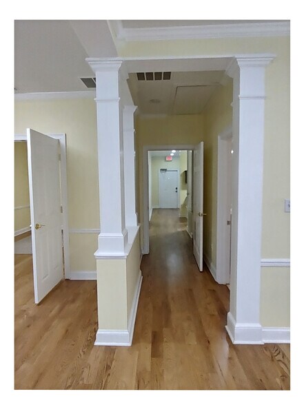 More Photos Of 250 John Knox Rd, Tallahassee Office For Lease