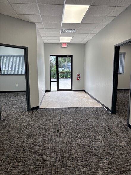 More Photos Of 3930-3950 Saint Johns Pky, Sanford Flex For Lease