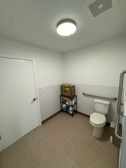 More Photos Of 3225 S Cushman St, Fairbanks Storefront For Sale