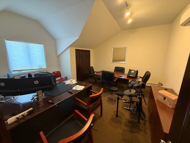 More Photos Of 9 Degnon Blvd, Bay Shore Office For Sale