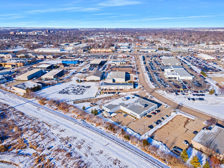 More Photos Of 1615 Commerce Pky, Bloomington Office For Lease