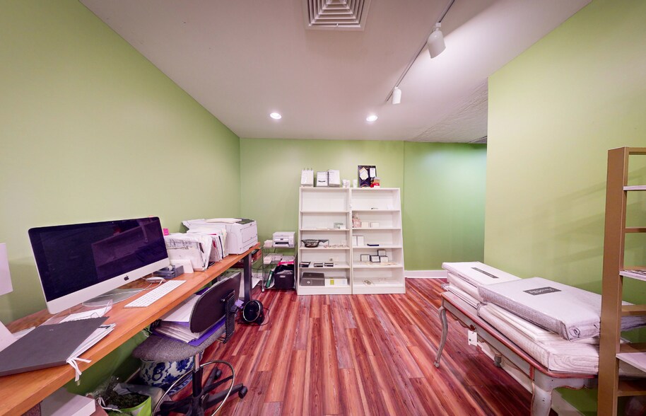 More Photos Of 3117 Franklin Rd SW, Roanoke Storefront For Lease