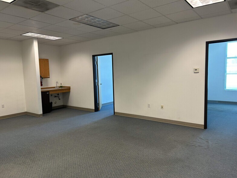 More Photos Of 1369 W 6th Ave, Eugene Storefront Retail Office For Lease