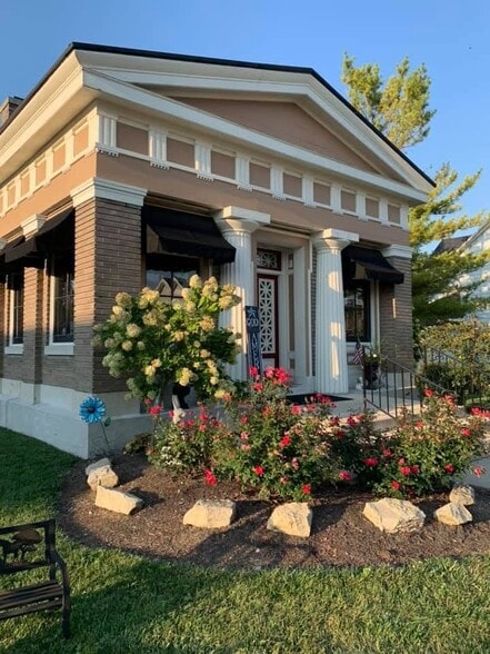 More Photos Of 123 E Main St, Verona Restaurant For Sale