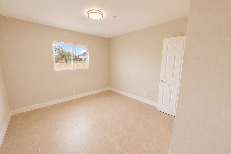 More Photos Of 16012-16020 Juniper St, Hesperia Assisted Living For Lease