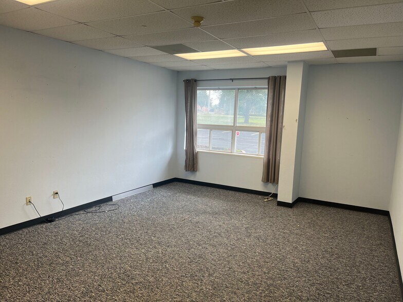More Photos Of 12604A 3rd, Grandview Medical For Lease