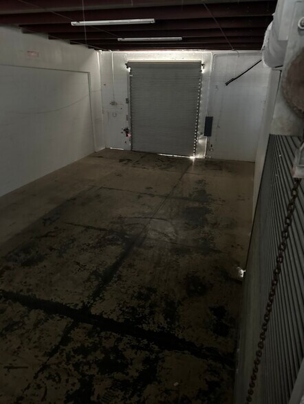 More Photos Of 4530 Arnold Ave, Naples Light Manufacturing For Lease