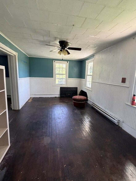 More Photos Of 122 Mill Pond Rd, Gilbert Industrial For Sale