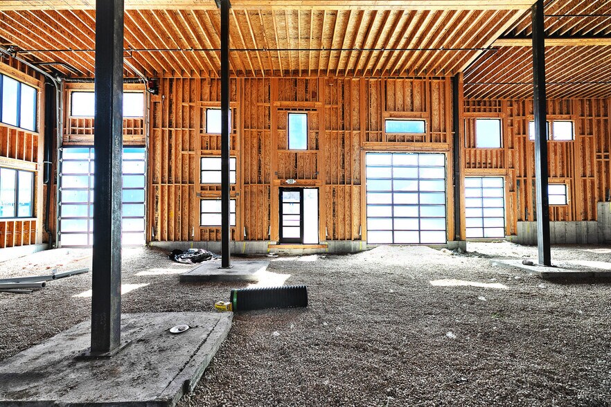 More Photos Of 4554 Forestdale Dr, Park City Light Manufacturing For Sale