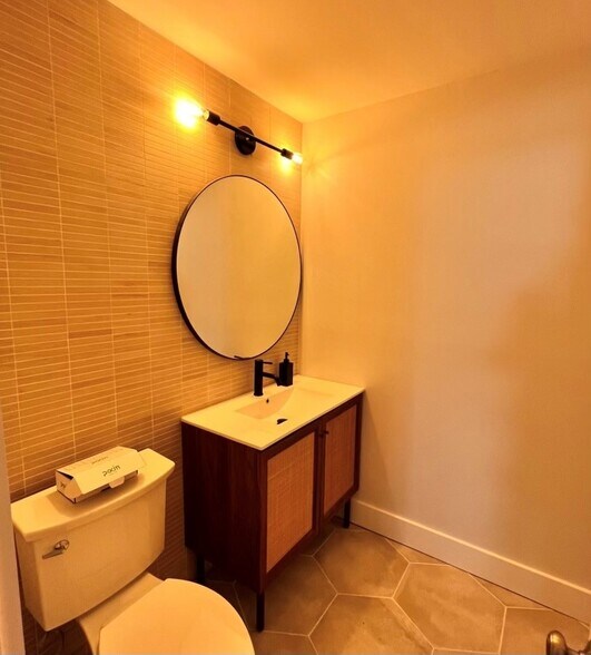 More Photos Of 301 W York St, Savannah Office For Sale