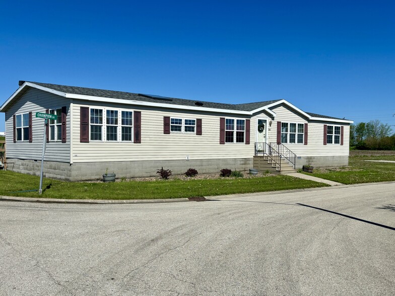 More Photos Of 104 Enterprise Dr, Chenoa Manufactured Housing Mobile Home Park For Sale