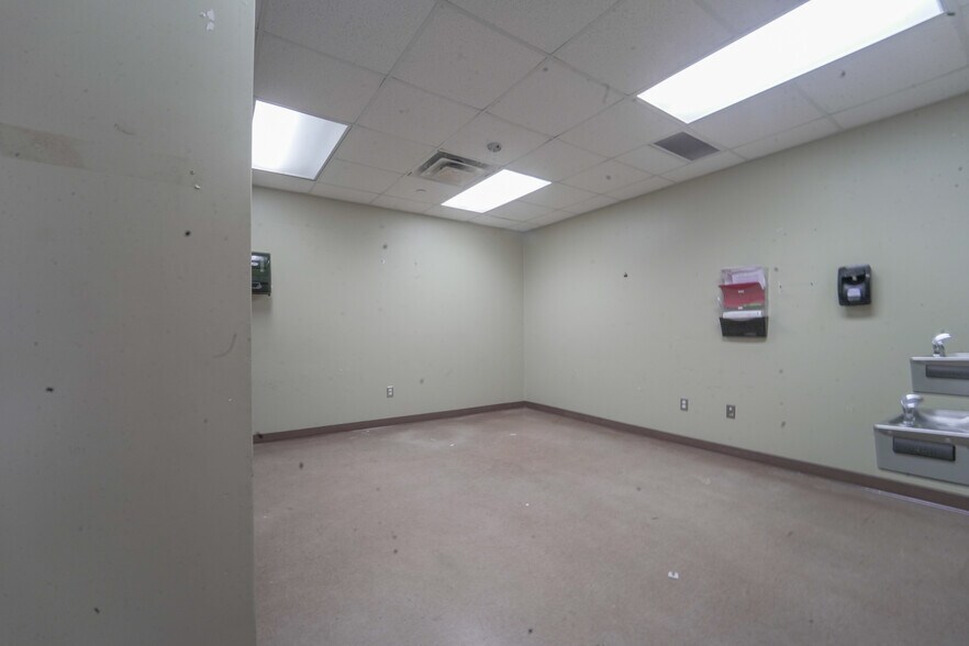 More Photos Of 8609 Lone Tree Rd, Victoria Industrial For Sale